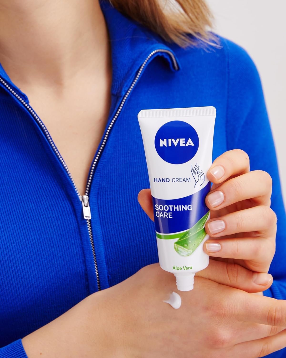 NIVEA Soothing Care Aloe Vera Hand Cream (75ml), 24H Moisturising Hand Cream for Dry Cracked Hands, Non-Greasy, Fast-Absorbing Formula Soothes Skin - Image 6