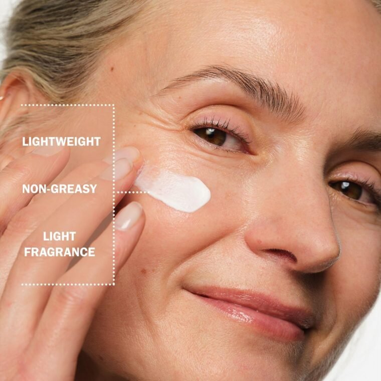 Olay Vitamin C Face Moisturiser Day Cream SPF 30, Skincare with Niacinamide 99% Purity Brightening Skin Care: Anti-Dark Spot Action, Evens, Hydrates Non-Greasy, Non-Sticky 50ml - Image 5