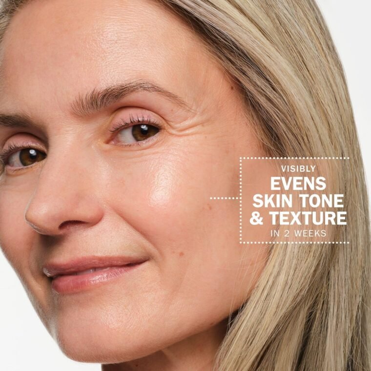 Olay Vitamin C Face Moisturiser Day Cream SPF 30, Skincare with Niacinamide 99% Purity Brightening Skin Care: Anti-Dark Spot Action, Evens, Hydrates Non-Greasy, Non-Sticky 50ml - Image 2